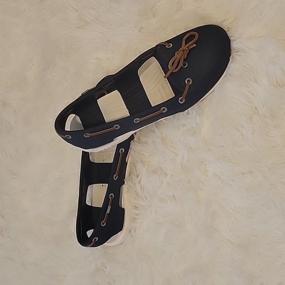 Ladies size 9 Croc Water Proof Boat Shoes - Picture 3 of 9